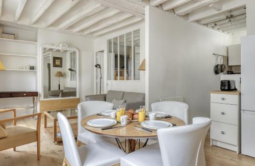 Saint-Thomas-d'Aquin Apartment | Tranquil Heaven up to 4 guests - Heart of Paris 07