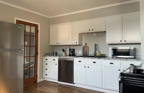 Stendal House | Tranquil Hideaway: Your Private Lakefront Retreat