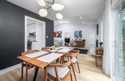 Durham House | Tranquil Light-Filled Retreat 3BR Ranch