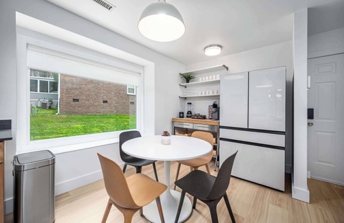 Durham House | Tranquil Light-Filled Retreat 3BR Ranch