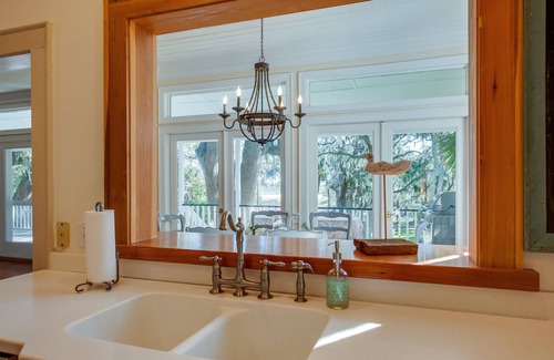 Colleton River Plantation Cottage | ~ Tranquil Low Country Cottage ~Water Views ~Private Setting