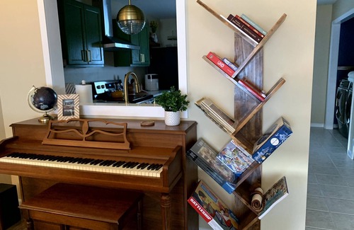 Jacksonville House | Tranquil Mid-Century on Meadow: Joyfully and passionately created to enjoy.