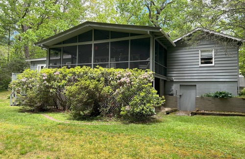 Mirror Lake House | Tranquil Mirror Lake Paradise With Large Screened-in Porch!