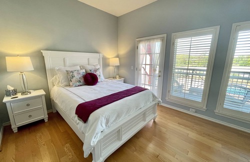 Parker Bed & Breakfast | Tranquil Neoclassical Bed & Breakfast near Southfork Ranch! Suite 1 & Suite 2