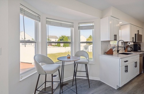 Reynoldsburg Villa | Tranquil Pet Friendly Retreat by by Estephanie Valdez