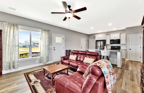 Goddard House | Tranquil Pondside Retreat