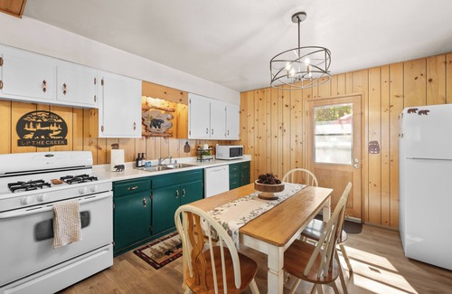 Big Bear House | Tranquil Retreat with Fenced Backyard, Hot tub & Bar