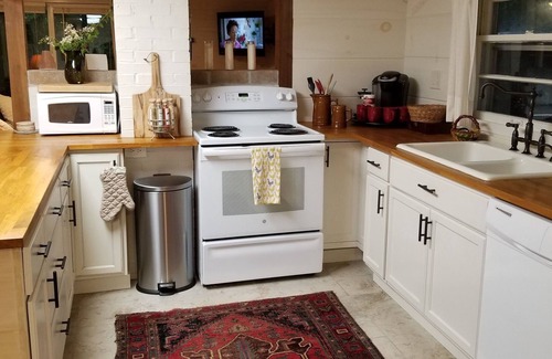 Mountain City Cottage | Tranquil setting with a heavenly front porch view of Black Rock Mountain