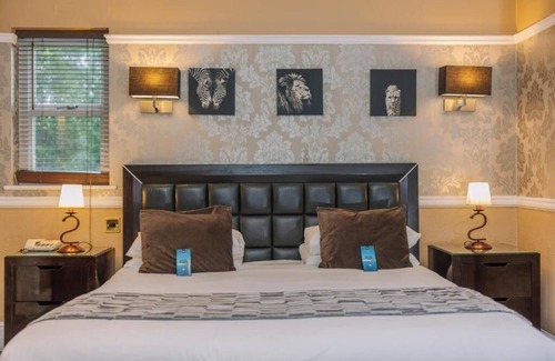 Ipswich Hotel | Tranquil Stay with Swimming Pool & Exclusive Spa Access, Breakfast Included