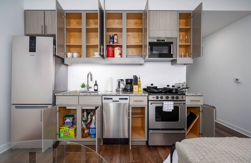 Avondale Apartment | Tranquil Studio Haven with Private Balcony! n