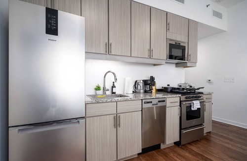 Avondale Apartment | Tranquil Studio Haven with Private Balcony! n