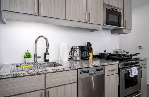 Avondale Apartment | Tranquil Studio Haven with Private Balcony! n