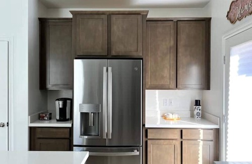 Henderson Apartment | Tranquil & Stylish ~ 5★ Location, ♛Queen Beds