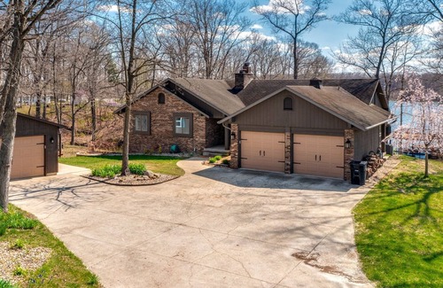 Effingham House | Tranquil Waters Retreat