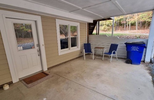 Chapel Hill House | Tranquil Woodland Getaway in North Carolina 1375