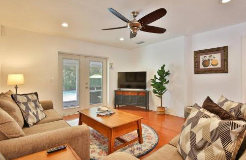 Palmetto House | Tranquility Found Heated Saltwater Pool Spa