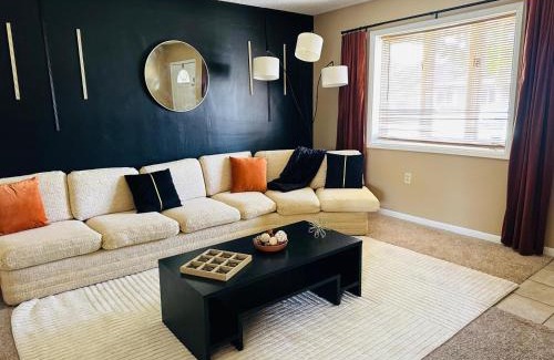 Trenton House | Tranquility in Trenton -Sleeps 9