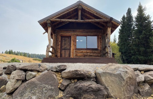 Ennis Cabin | Trapper's Cabin on Firetower ranch