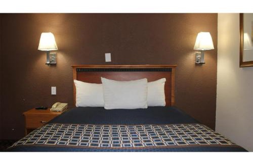South Central Omaha Hotel | Travel Inn By OYO Omaha