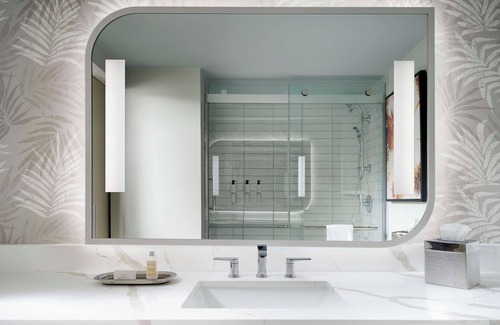 Los Angeles Hotel | Travel + Work in Sync | 2 Pet Friendly Rooms! Pool, Shuttle Service, Gym!