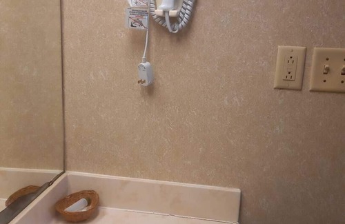 Waynesboro Hotel | Traveler Inn and Suites