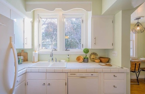 Appleton House | Traveler Oasis Downtown Area Spacious Home, PAC