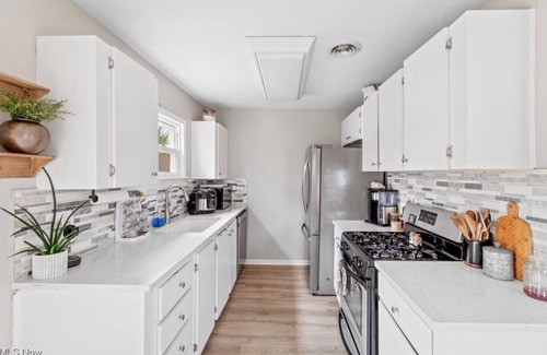 Akron House | Traveling professionals Paradise towpath cottage