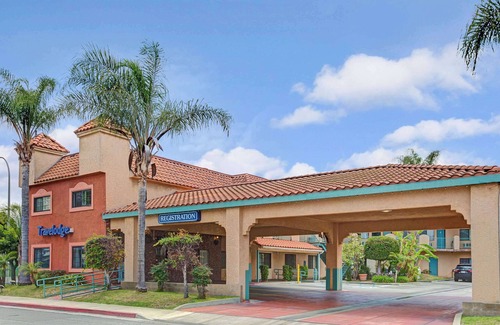 Lynwood Hotel | Travelodge by Wyndham Lynwood