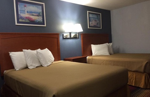 Spirit Lake Hotel | Travelodge by Wyndham Spirit Lake/Okoboji