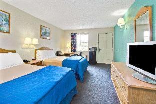 MacClenny Hotel | Travelodge Suites by Wyndham MacClenny I-10