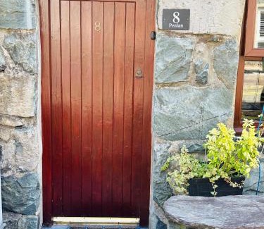 Trawsfynydd House | Trawsfynydd Stone Cottage