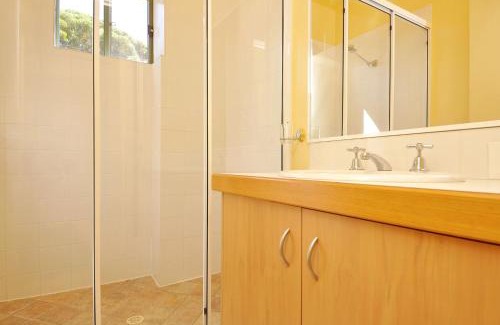 Bow Bridge House | Tree Elle Retreat