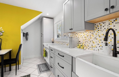 Longbeach Village House | Tree House Home in Longboat Key by RVA