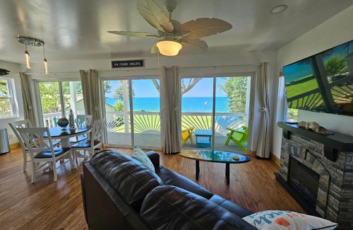 Madison-on-the-Lake House | Tree-Top Lake-Front Cottage