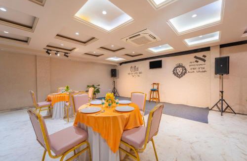 Sector 70 Hotel | Treebo Raahgir Suites