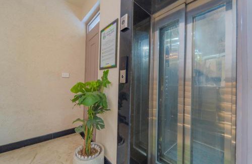 Sector 70 Hotel | Treebo Raahgir Suites