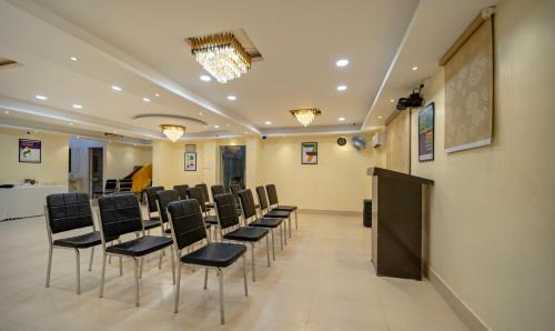 Patna Hotel | Treebo Taj Square, 10 Mins From Airport