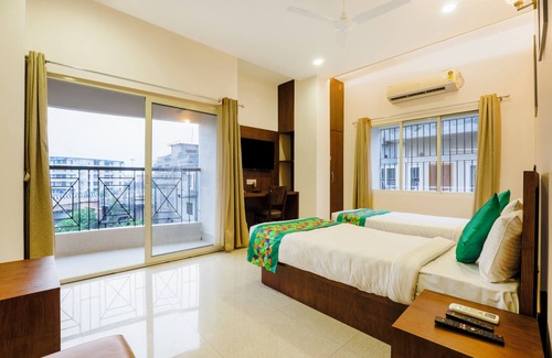 Khanapara Hotel | Treebo Urban Oasis Inn, Sixmile