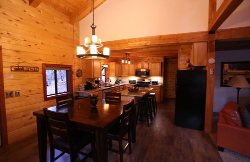 Ponderosa Park Cabin | Treehouse Cabin is your Mountain Getaway