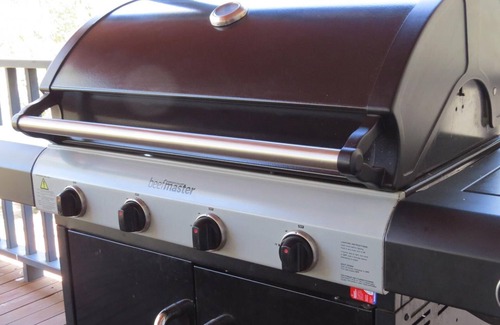 Quindalup House | Treehouse - elevated nature setting, kids TV room