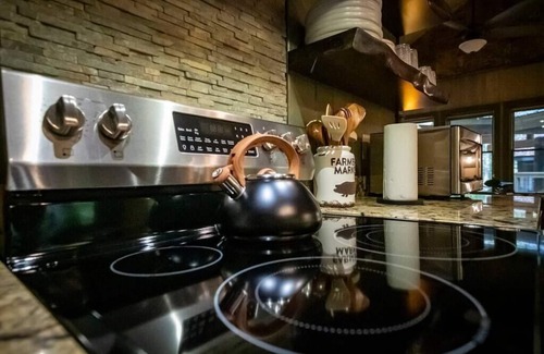 Robbinsville Cabin | Treehouse Over Creek with WiFi, private hiking trails, firepit & swimming hole