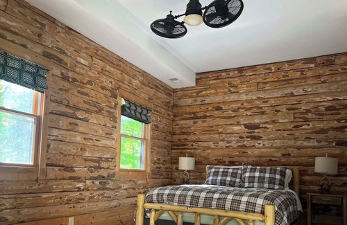 Medina Cabin | Treehouse Retreat on the River