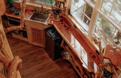 Copperhill Cabin | Treehouse w/Full Disc Golf Course~Dog Friendly