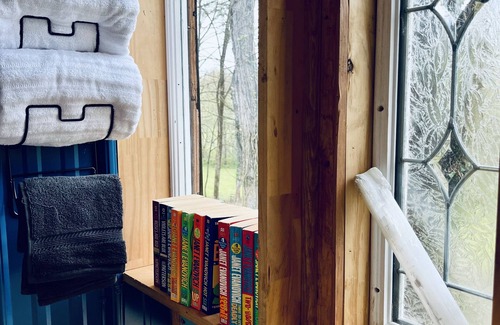 Doyle Apartment | Treehouse with Wall of Windows#Love#Waterfalls#OutdoorMovieNight#TNStateParks