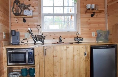 Mentone Cottage | Treehouses located at Little River Canyon overlooking a private lake.