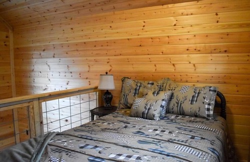 Mentone Cottage | Treehouses located at Little River Canyon overlooking a private lake.