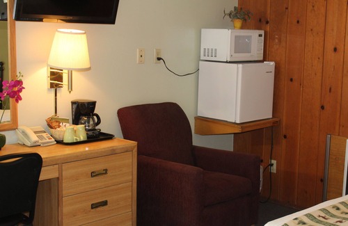 Bishop Hotel | Trees Motel