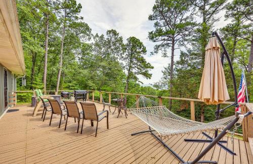 Higden House | Treetop Hideaway with Lake Views and Fire Pit!