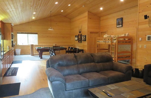 Island Park Cabin | Treetop Loft-28 miles to Yellowstone-Owner Operated
