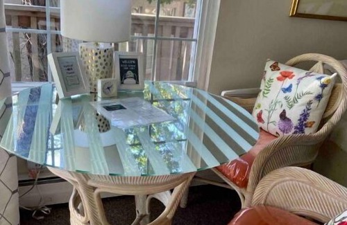 Piedmont Pines Apartment | Treetop Refuge in Oakland Hillsn